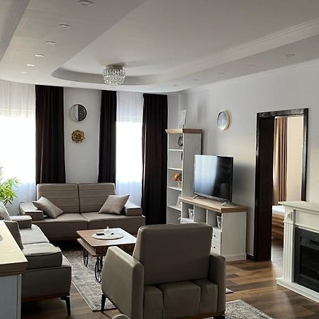 Airport Sky Apartments Lux Beograd Eksteriør billede