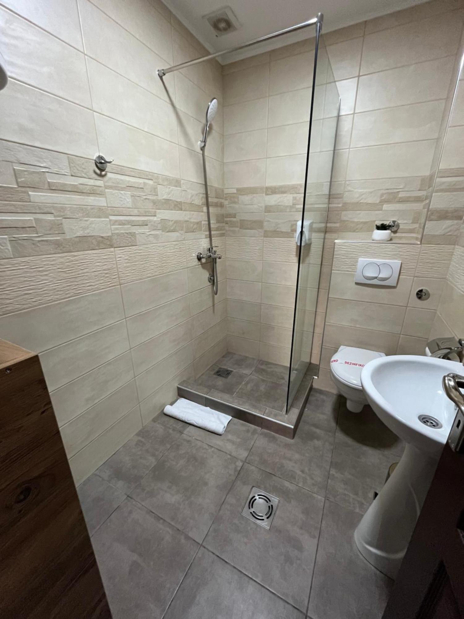 Airport Sky Apartments Lux Beograd Eksteriør billede