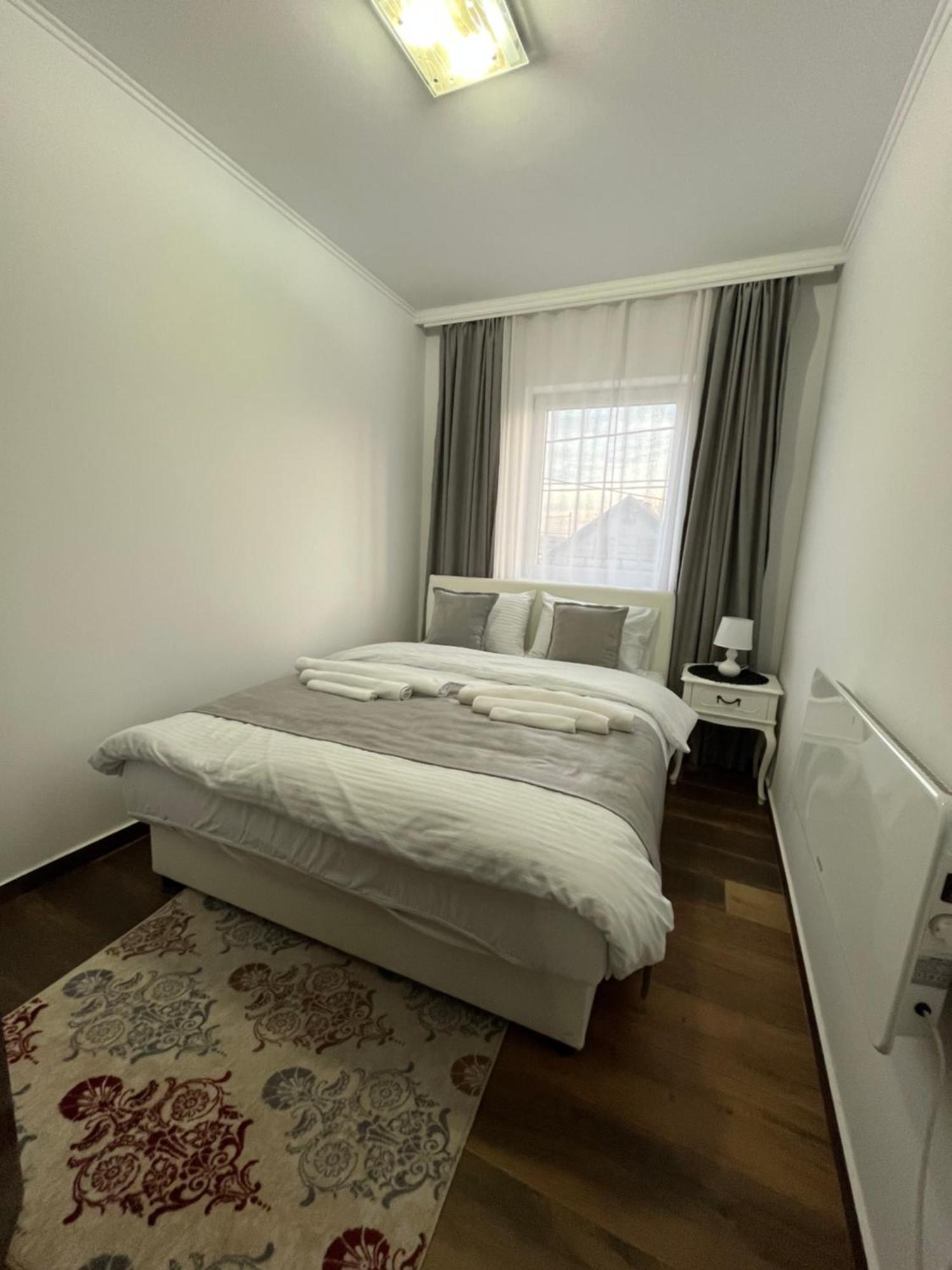 Airport Sky Apartments Lux Beograd Eksteriør billede