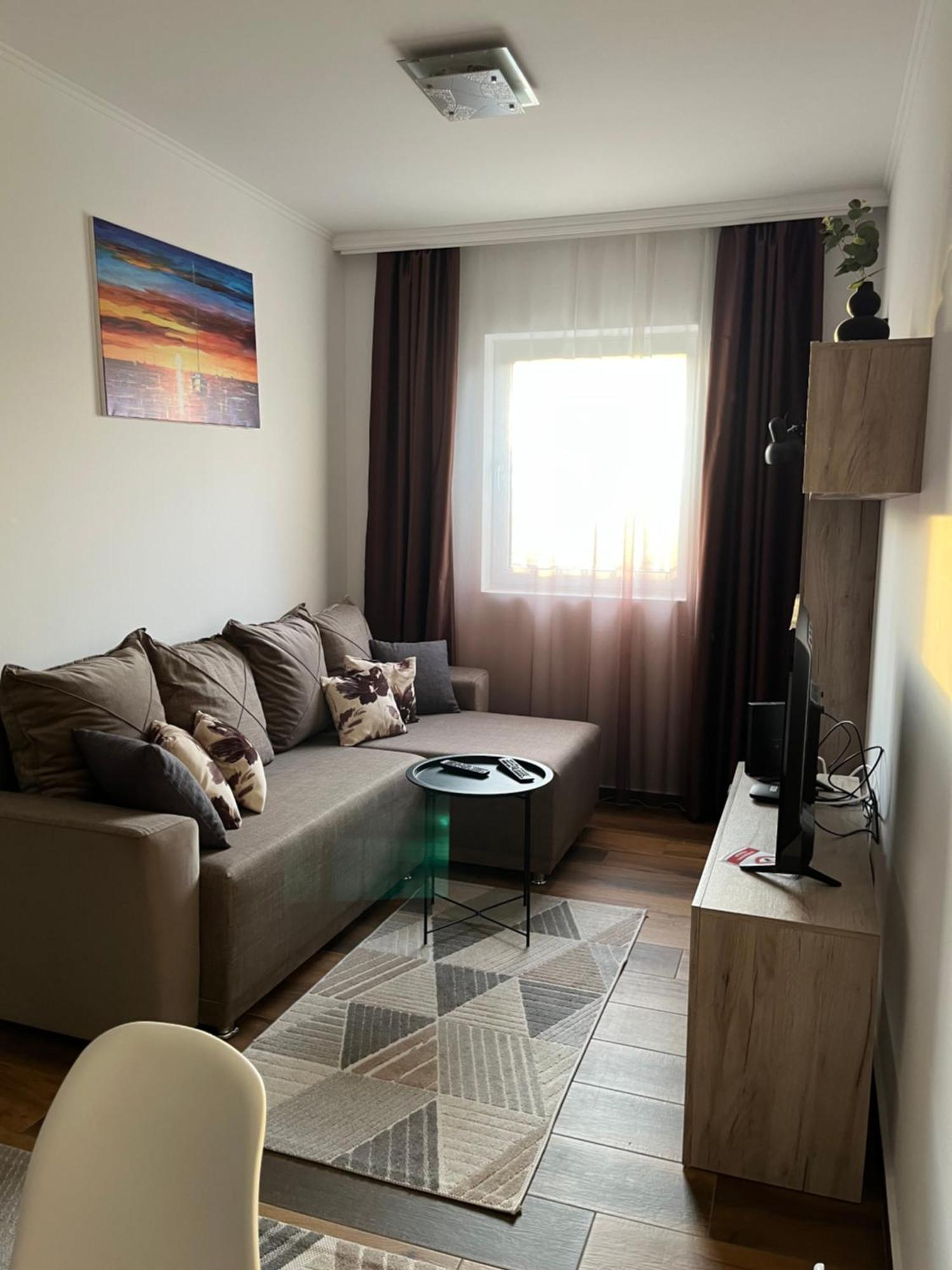 Airport Sky Apartments Lux Beograd Eksteriør billede