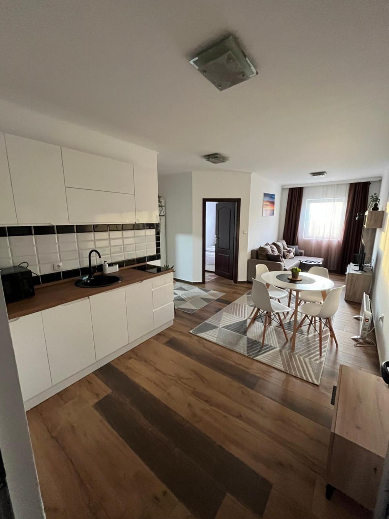 Airport Sky Apartments Lux Beograd Eksteriør billede