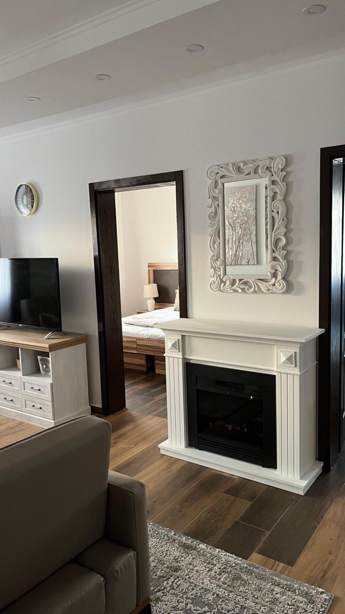 Airport Sky Apartments Lux Beograd Eksteriør billede
