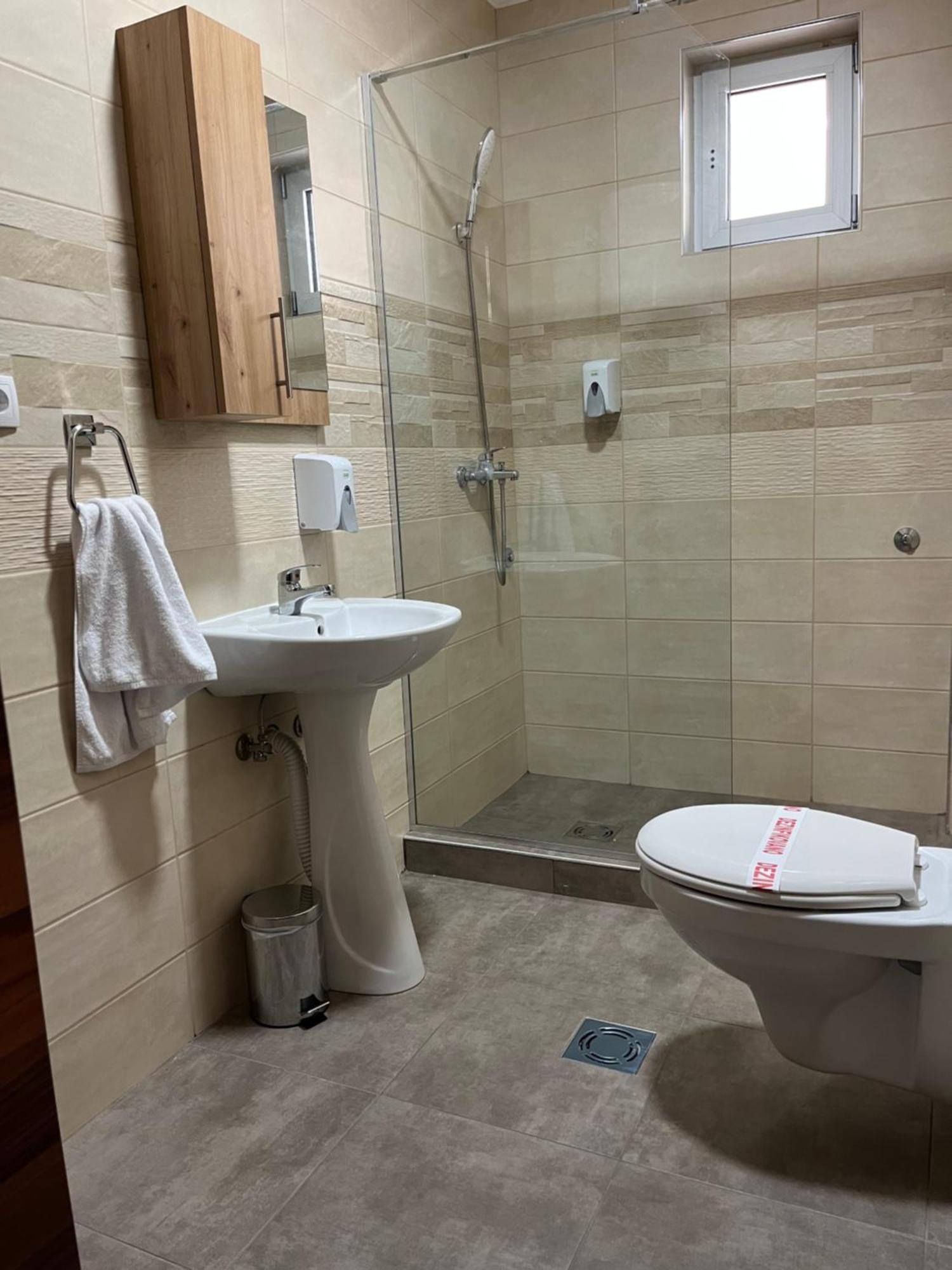 Airport Sky Apartments Lux Beograd Eksteriør billede